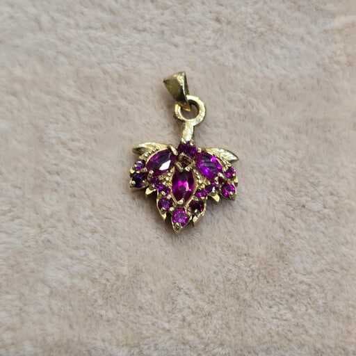 آویز طلا زنانه برگ نگین صورتی