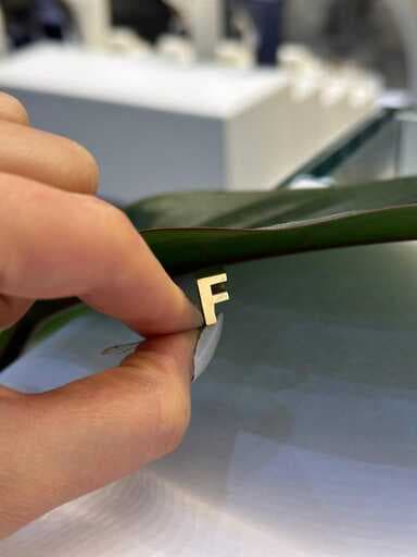 پلاک طلا حرف F