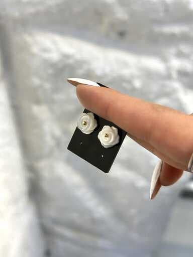 گوشواره دخترانه طلا کادویی گل رز صدفی